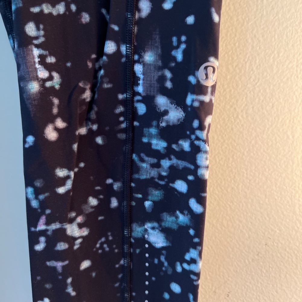 Lululemon - Picture 2 of 3